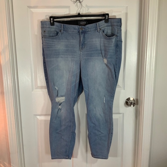 Torrid Skinny Bombshell Light Wash Distressed Jeans Plus Size 26 - Picture 1 of 9